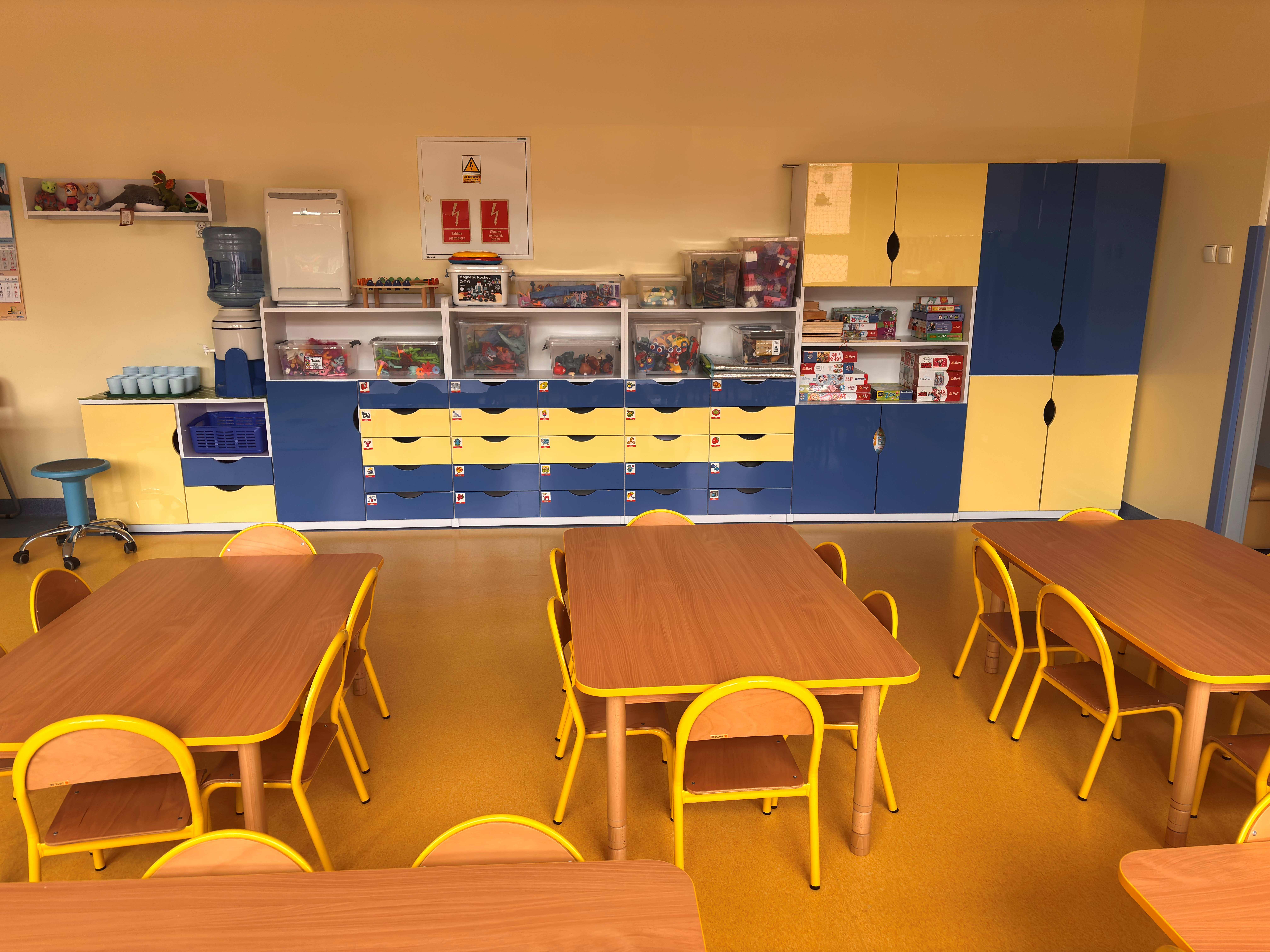 sala Kropelek - kącik zajęć edukacyjnych, biblioteczka