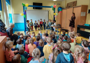 Dzień Edukacji Narodowej- występ dzieci z przedszkola Primrose.