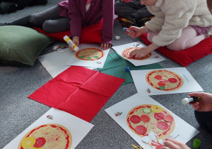 Warsztaty o Włoszech- tworzenie własnej pizzy z papieru.