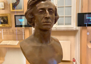Wycieczka do muzeum Chopina. Popiersie Fryderyka Chopina.