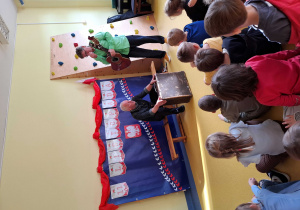 Gucio i Duduś grają koncert.